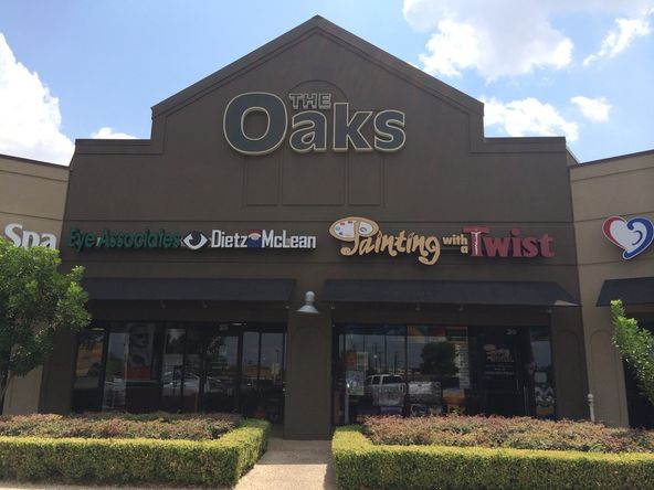 The Oaks Shopping Center: 1551 N Walnut Ave, New Braunfels, TX 78130